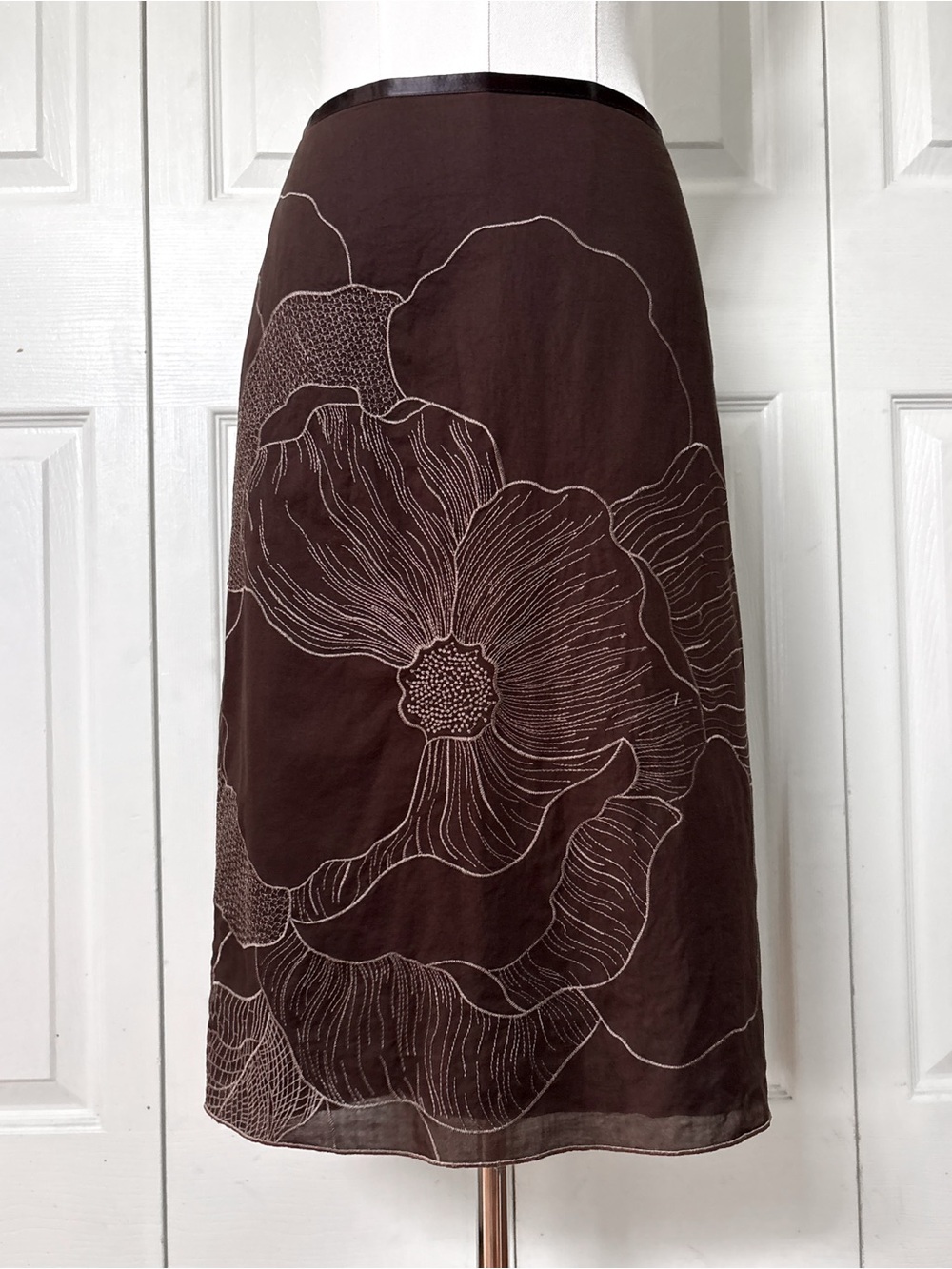 Ann Taylor Cotton Midi Skirt Size 0 Brown Floral Embroidered | Earthy Boho Fairy - Picture 3 of 9